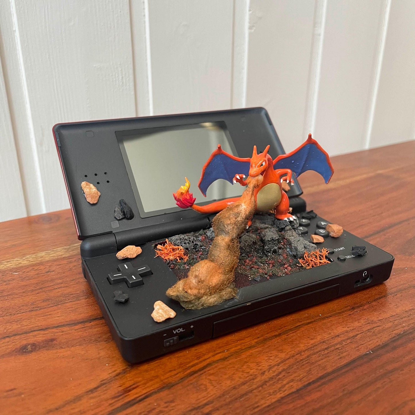 Charizard Diorama on Vintage Nintendo DS | Perfect gift for Pokémon fans | Pokemon Art