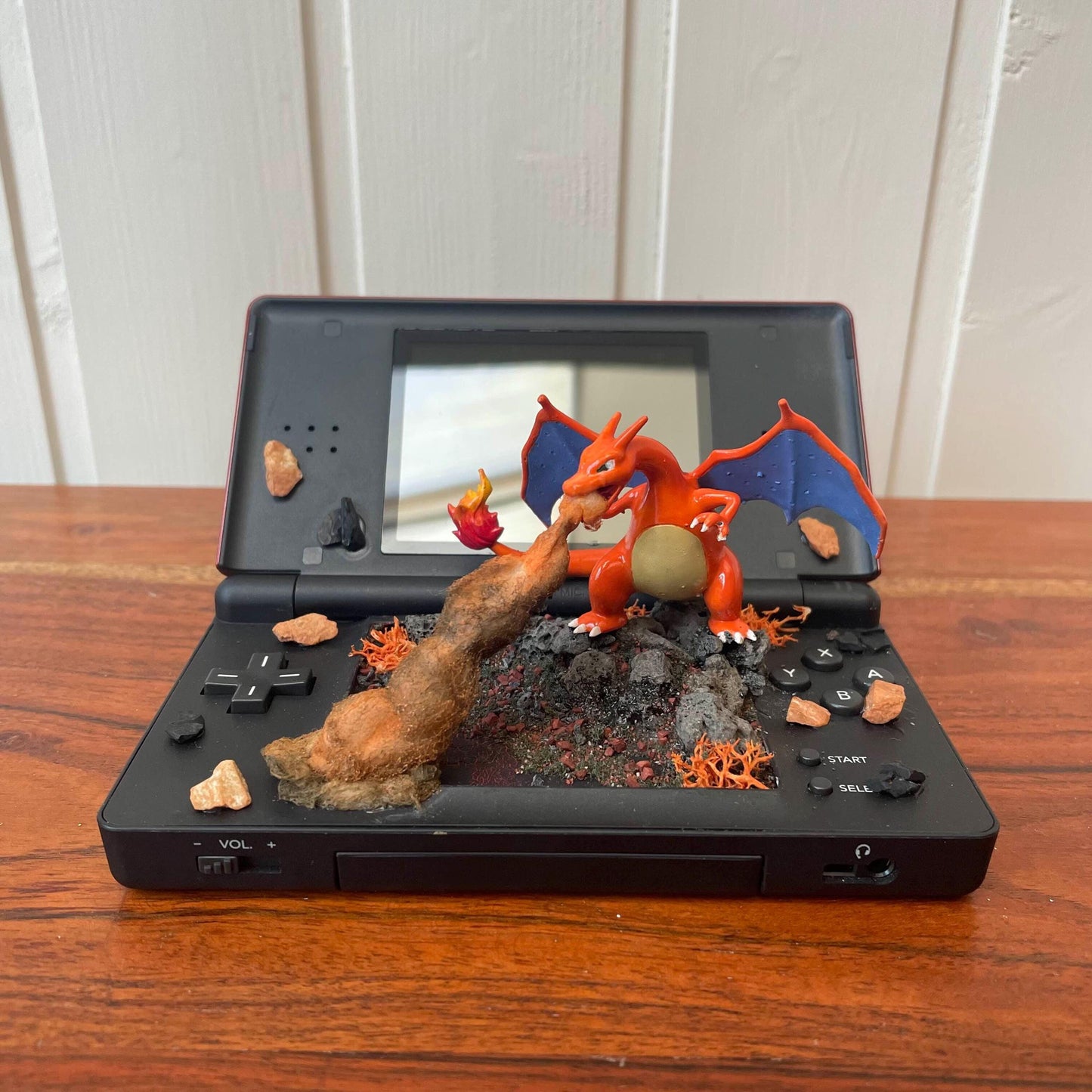 Charizard Diorama on Vintage Nintendo DS | Perfect gift for Pokémon fans | Pokemon Art
