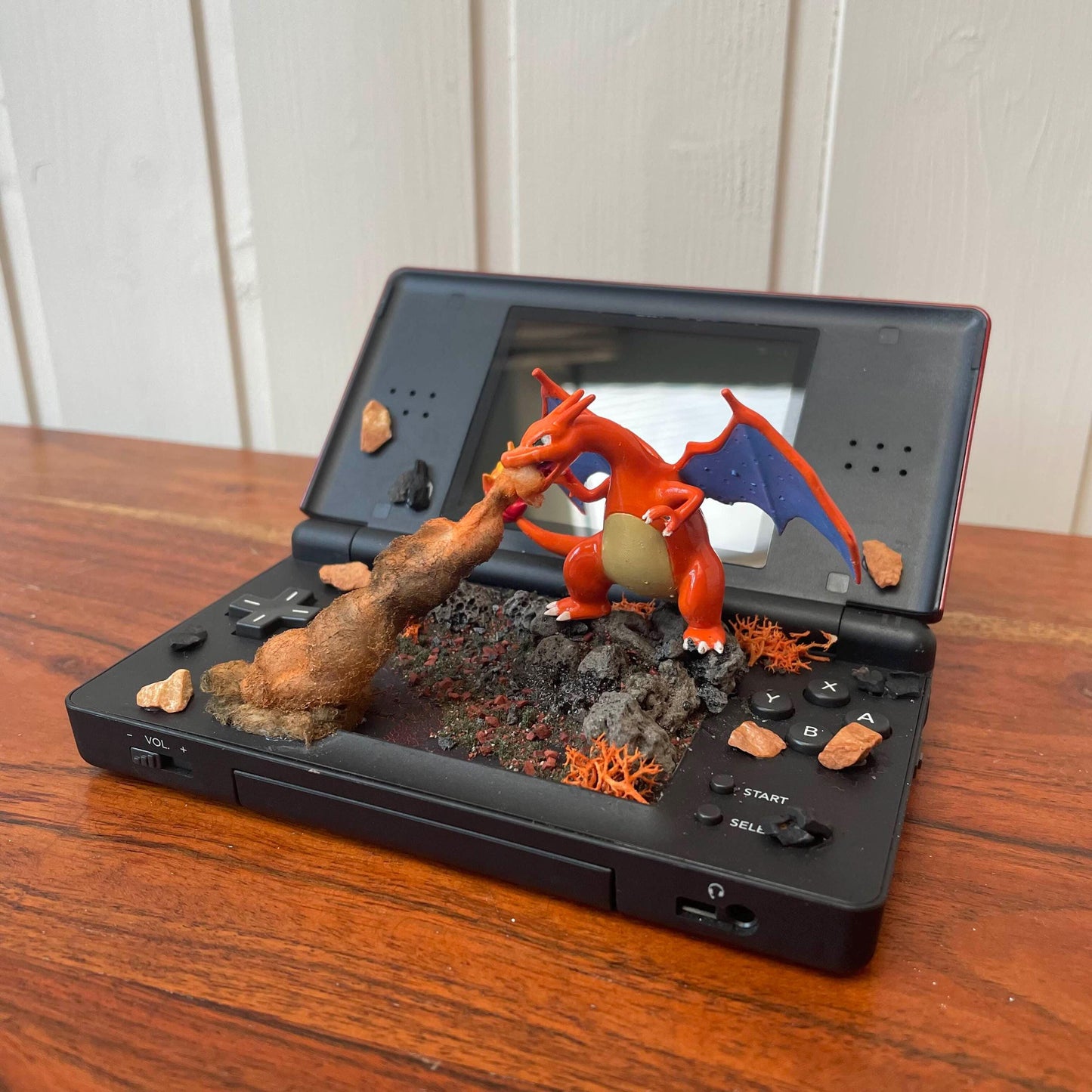 Charizard Diorama on Vintage Nintendo DS | Perfect gift for Pokémon fans | Pokemon Art
